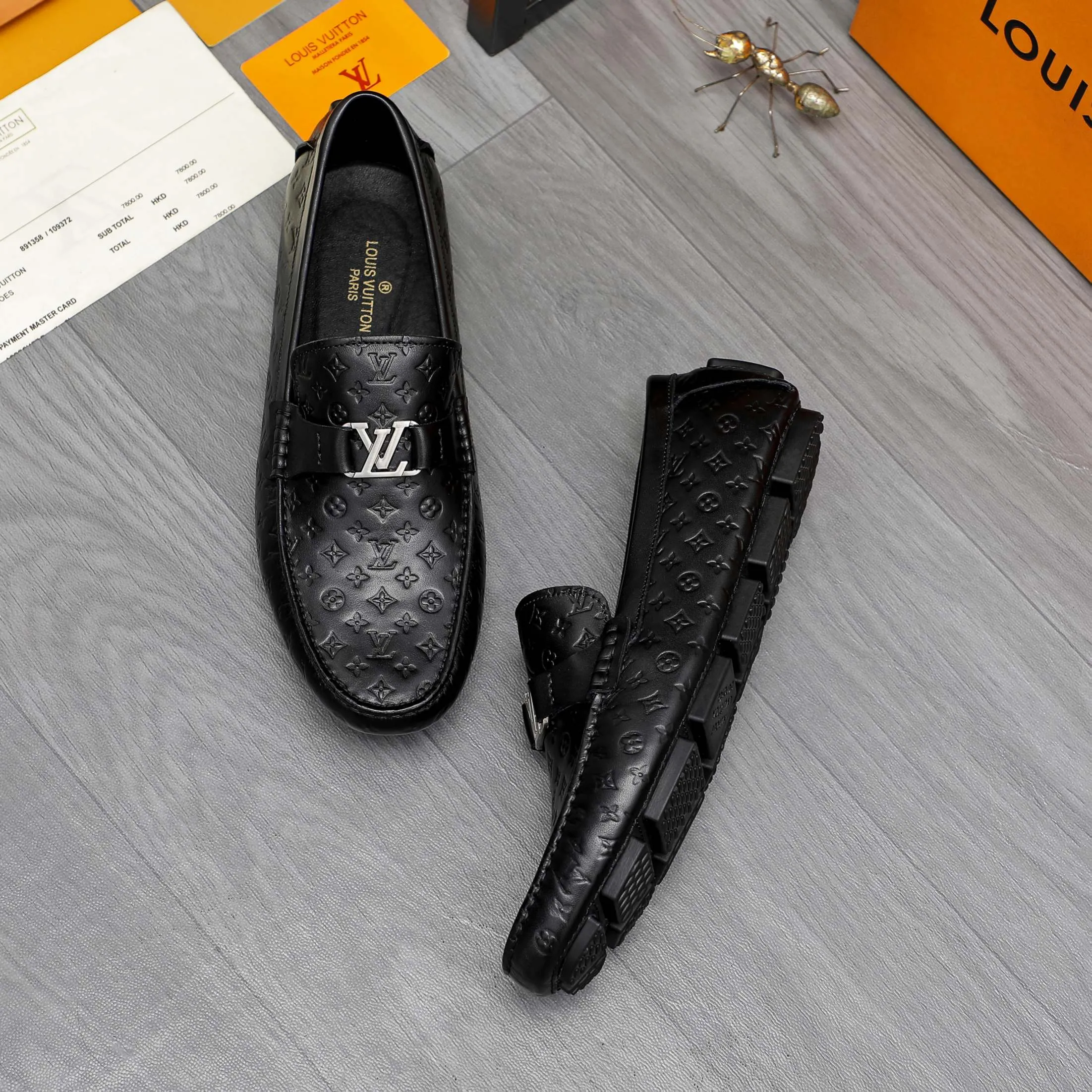 Men's shoes 💰400 Product trademark: LV "Louis Vuitton" casual slip-on shoes Regular size: 38-45 (45 is custom-made and non-returnable) Product materials: Selected cowhide embossed upper, pigskin lining, rubber outsole